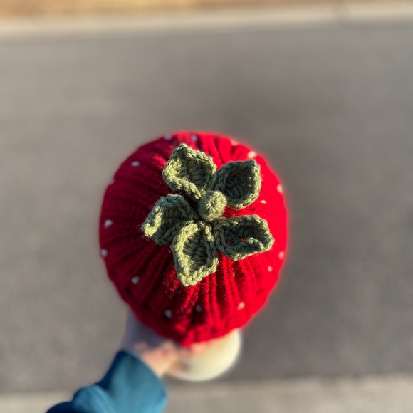 strawberry crochet beanie - Picture 4 of 4